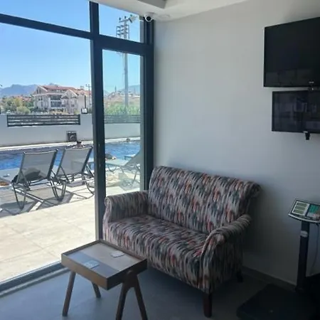 Ξενοδοχείο με διαμερίσματα Ozturk Μαρμαρίς