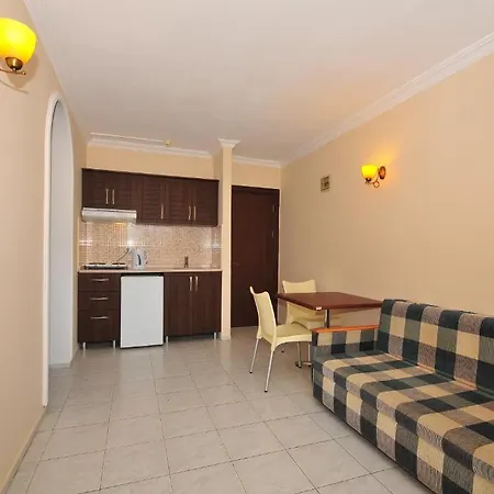 Ξενοδοχείο με διαμερίσματα Ozturk Μαρμαρίς